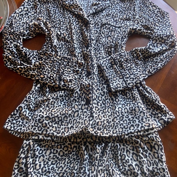 2 velour pajama sets! Like New! sz S - Picture 3 of 7